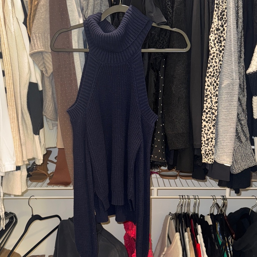 Turtle neck open shoulder sleeves sweater